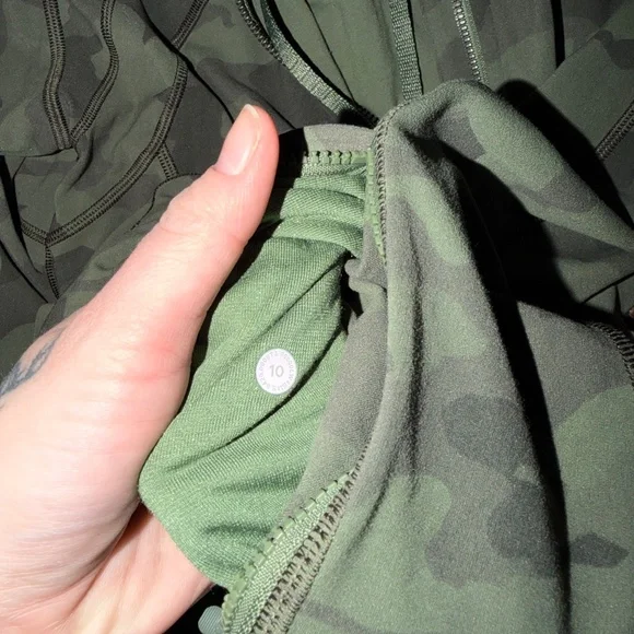 Lululemon clothes - Picture 2 of 5